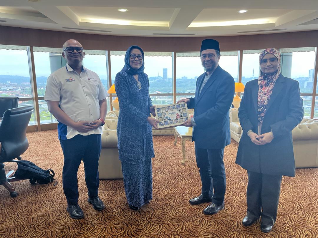 COURTESY CALL OF THE PRESIDENT MALAYSIA BOARD OF TECHNOLOGISTS TO THE VICE-CHANCELLOR UNIVERSITI TEKNOLOGI MARA
