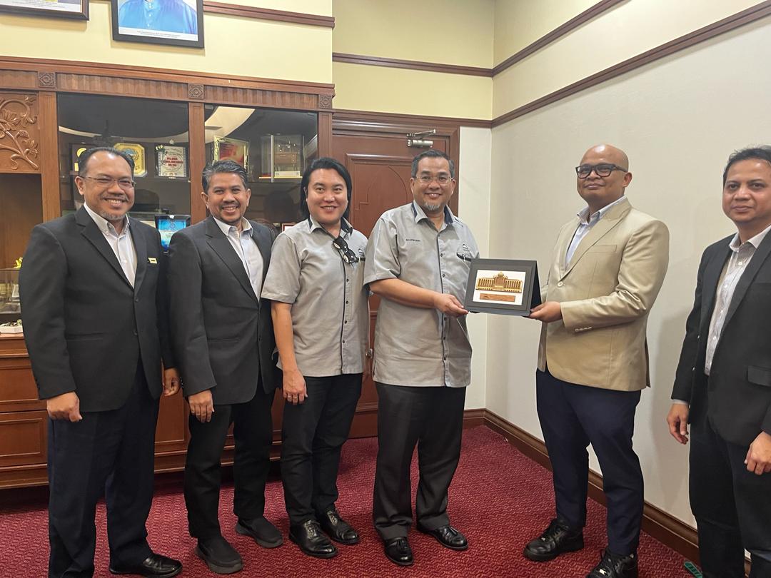 COURTESY CALL OF THE REGISTRAR MALAYSIA BOARD OF TECHNOLOGISTS TO THE VICE CHANCELLOR UNIVERSITI SAINS ISLAM MALAYSIA