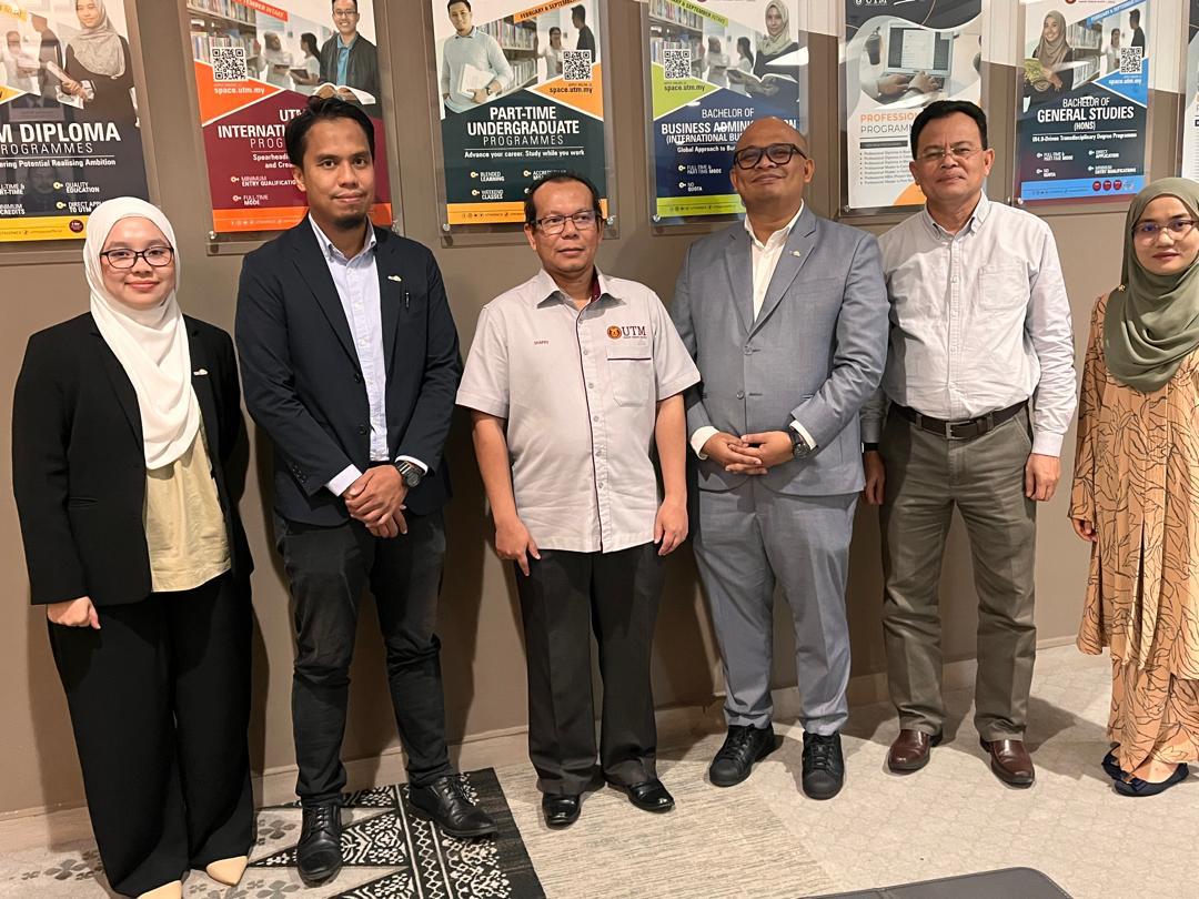 COURTESY CALL OF THE REGISTRAR MALAYSIA BOARD OF TECHNOLOGISTS TO THE DEPUTY VICE CHANCELLOR (ACADEMIC & INTERNATIONAL) UNIVERSITI TEKNOLOGI MALAYSIA