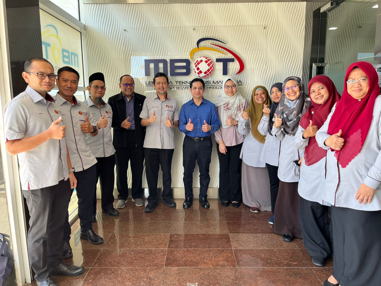 COURTESY CALL OF UNIVERSITY OF TECHNOLOGY MALAYSIA DELEGATION TO MALAYSIA BOARD OF TECHNOLOGISTS