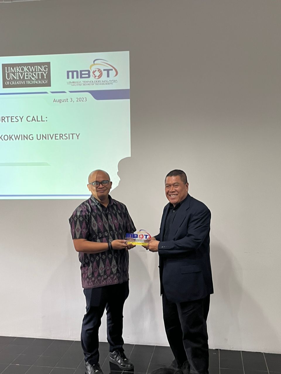 COURTESY CALL OF THE REGISTRAR MALAYSIA BOARD OF TECHNOLOGISTS TO THE VICE CHANCELLOR LIMKOKWING UNIVERSITY
