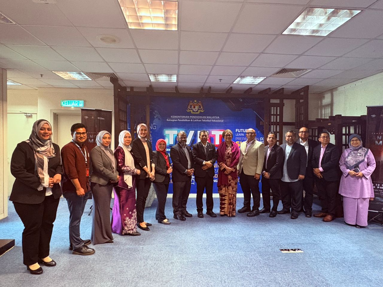 COURTESY CALL OF THE PRESIDEN MALAYSIA BOARD OF TECHNOLOGISTS TO DIRECTOR OF TECHNICAL VOCATIONAL EDUCATION AND TRAINING DIVISION