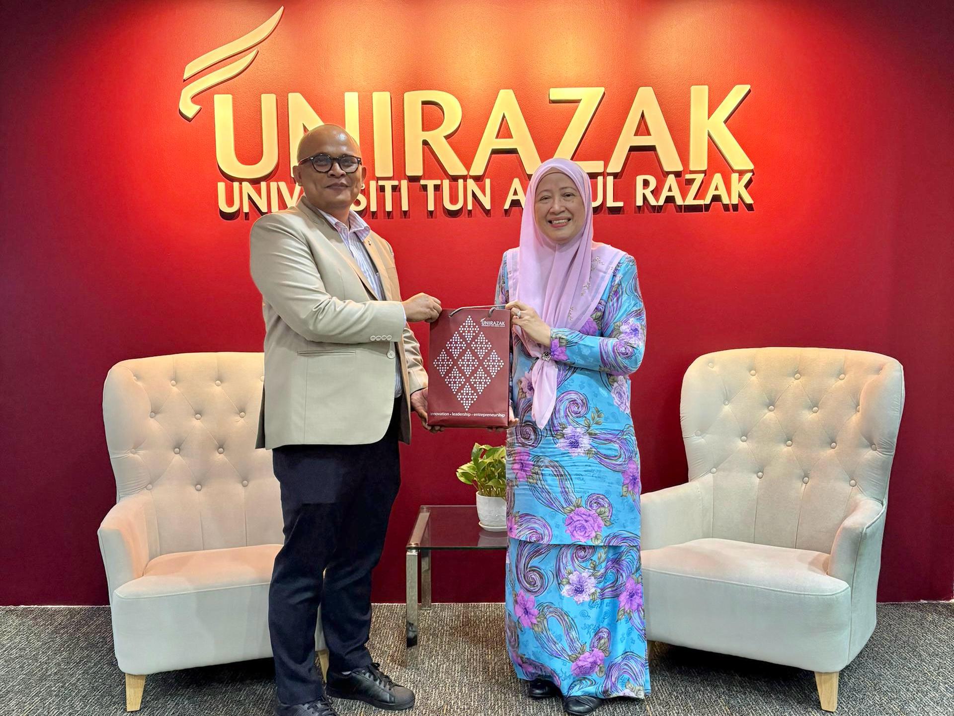 COURTESY CALL OF THE REGISTRAR MALAYSIA BOARD OF TECHNOLOGISTS TO VICE-CHANCELLOR UNIVERSITI TUN ABDUL RAZAK 