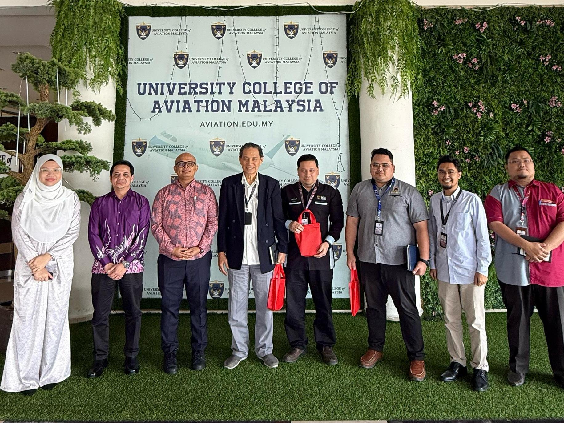 COURTESY CALL OF THE REGISTRAR MALAYSIA BOARD OF TECHNOLOGISTS TO THE CHAIRMAN UNIVERSITY COLLEGE OF AVIATION MALAYSIA
